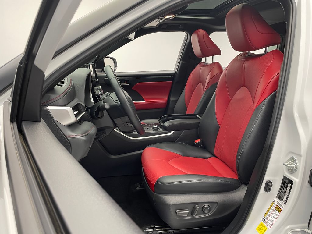 2024 Toyota Highlander XSE 13