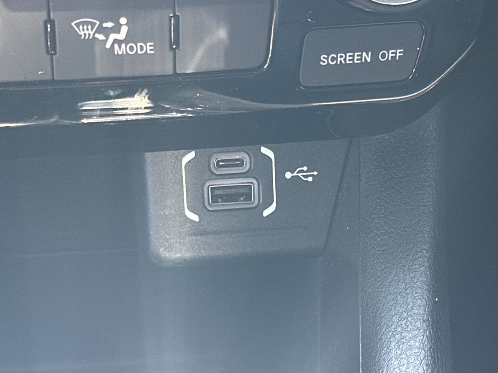 Used 2023 Black Jeep Latitude Lux image 32