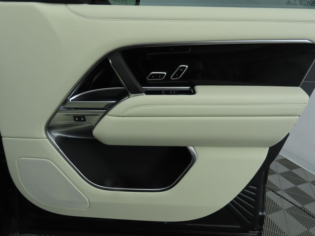 Thumbnail: 2025 Land Rover Range Rover - 27