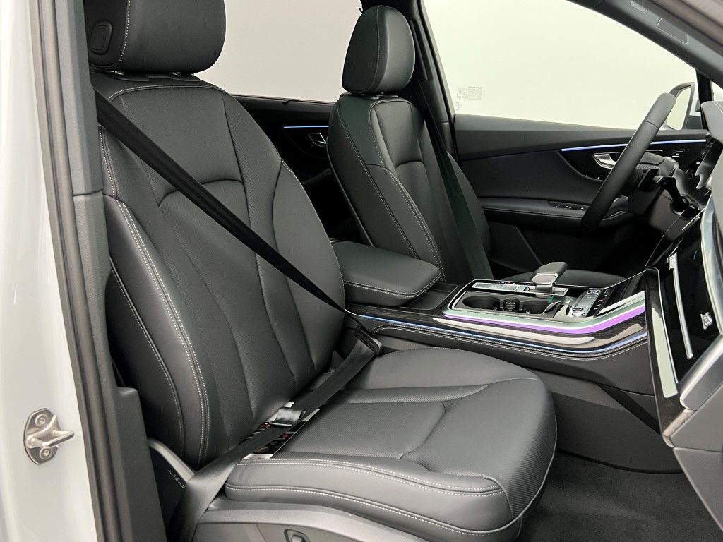 Thumbnail: 2026 Audi Q7 - 16