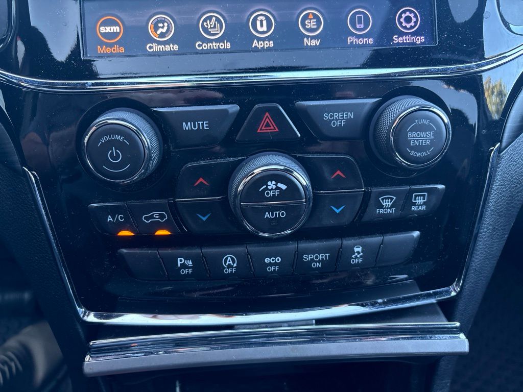 Used 2020 White Jeep Altitude image 19