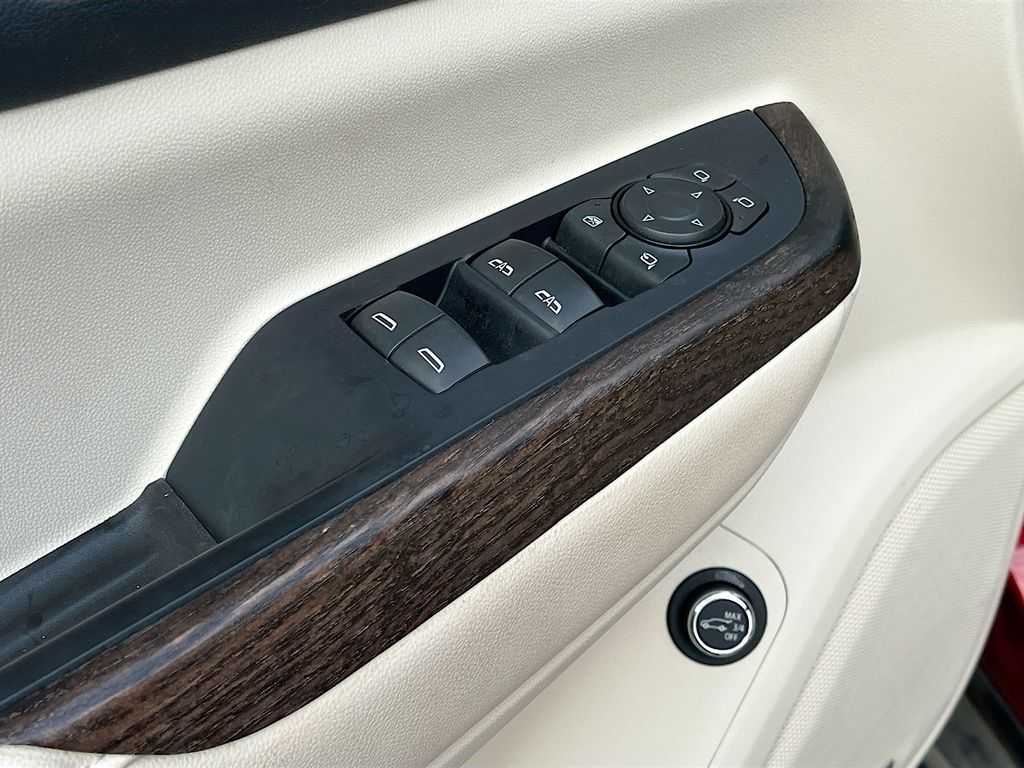 Used 2022 Red GMC Denali image 18