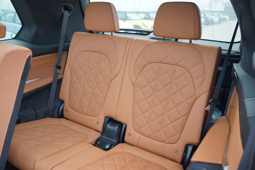 Thumbnail: 2026 BMW X7 - 20