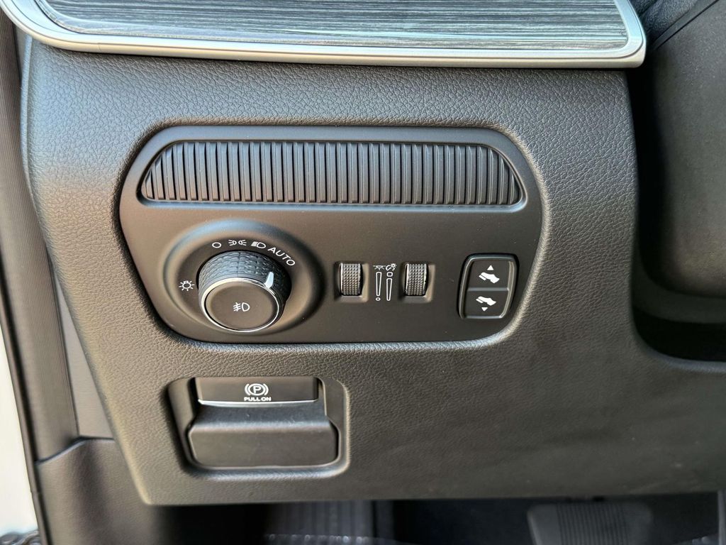 Used 2022 White Jeep Series II image 30