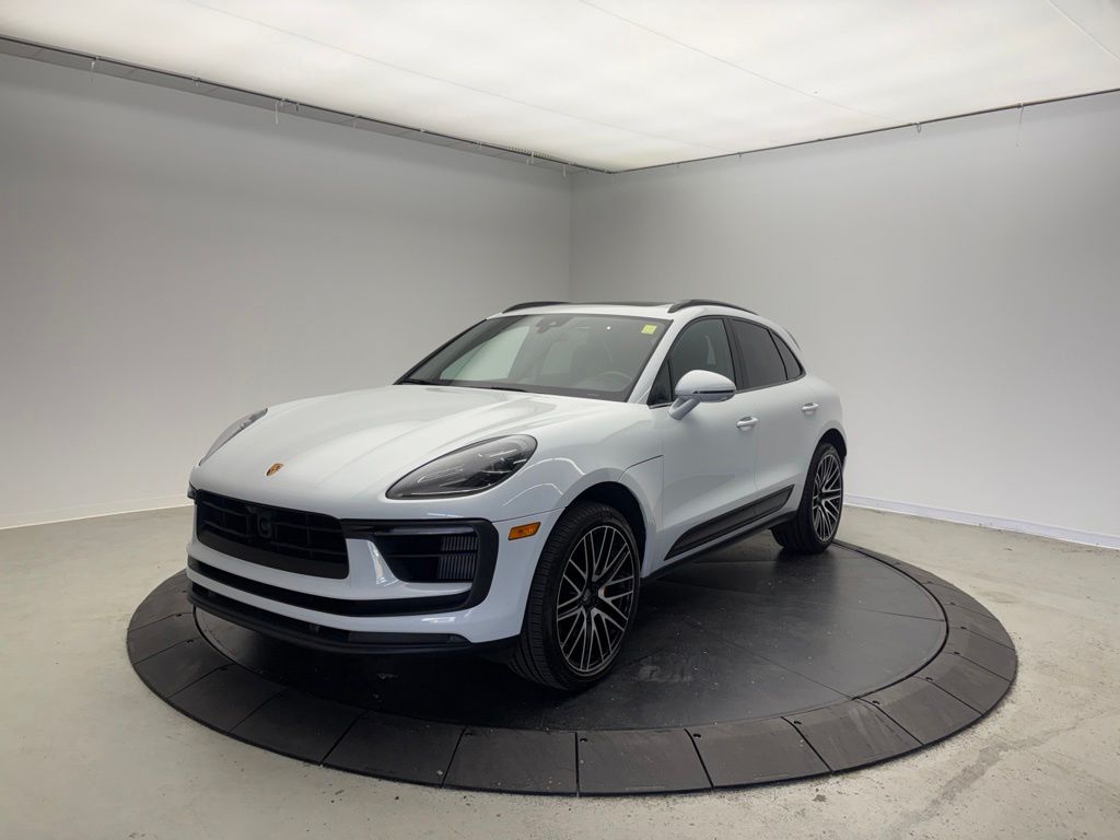 Thumbnail: 2024 Porsche Macan - 1