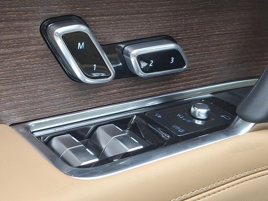 Thumbnail: 2026 Land Rover Range Rover - 21