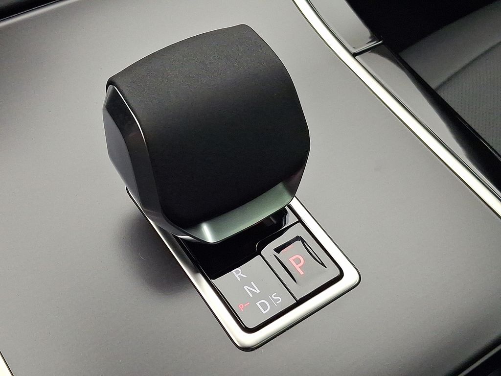 Thumbnail: 2026 Land Rover Range Rover Evoque - 10