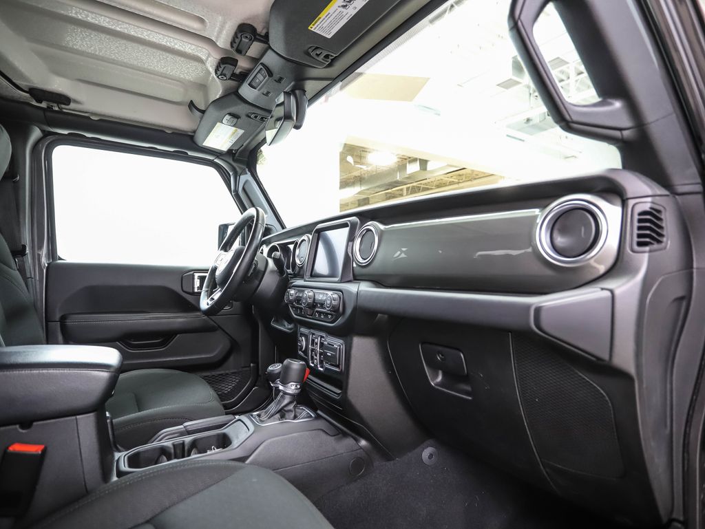 2020 Jeep Gladiator Overland 28