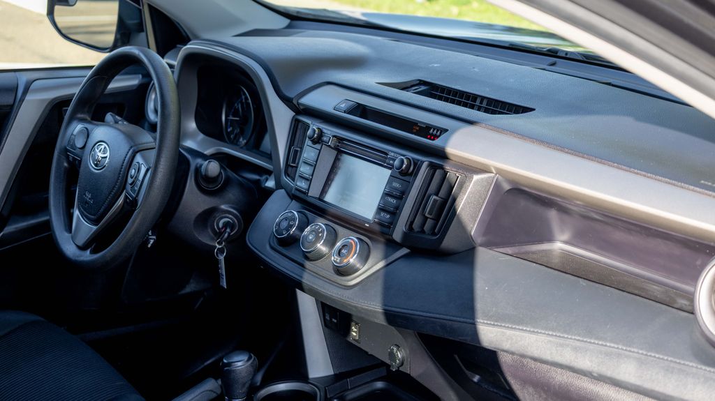 Used 2018 Toyota RAV4 LE 4D Sport Utility