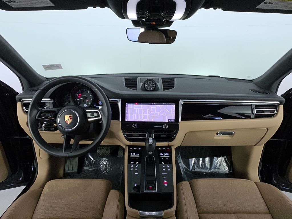 Thumbnail: 2023 Porsche Macan - 27