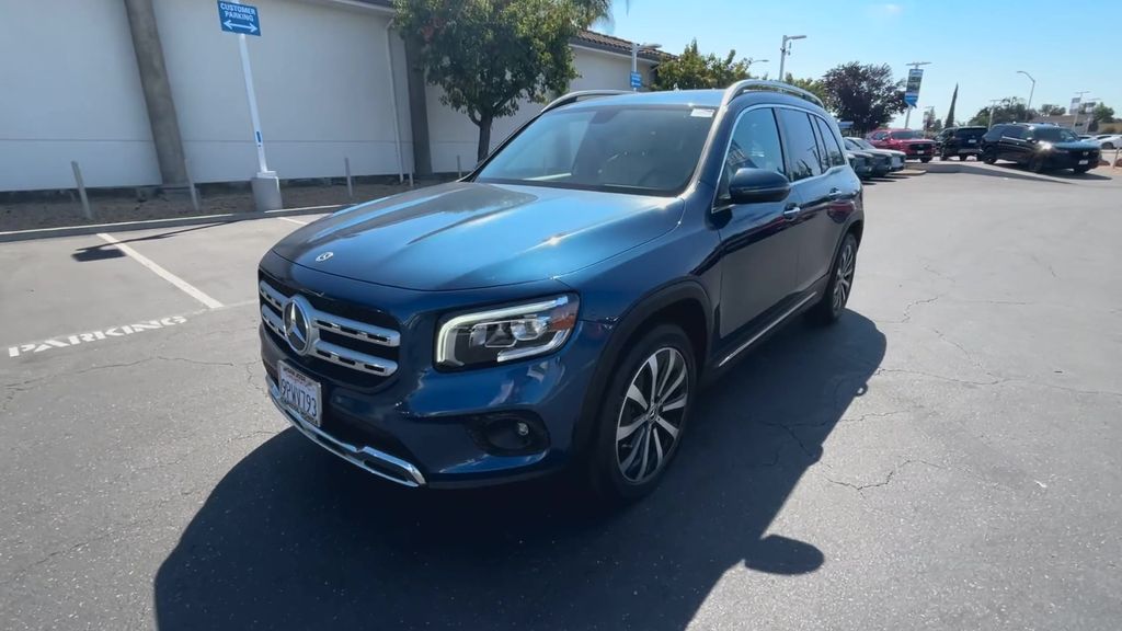 Thumbnail: 2021 Mercedes-Benz GLB - 4