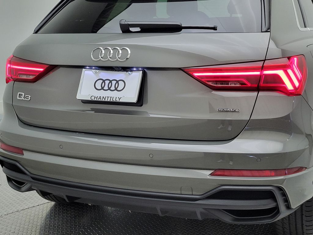 Thumbnail: 2023 Audi Q3 - 7