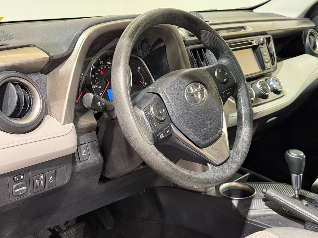 Thumbnail: 2015 Toyota RAV4 - 17
