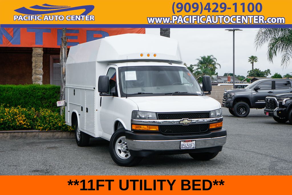 Summit White 2021 Chevrolet Express Chassis Van Rear-Wheel Drive 6-Speed Automatic Overdrive