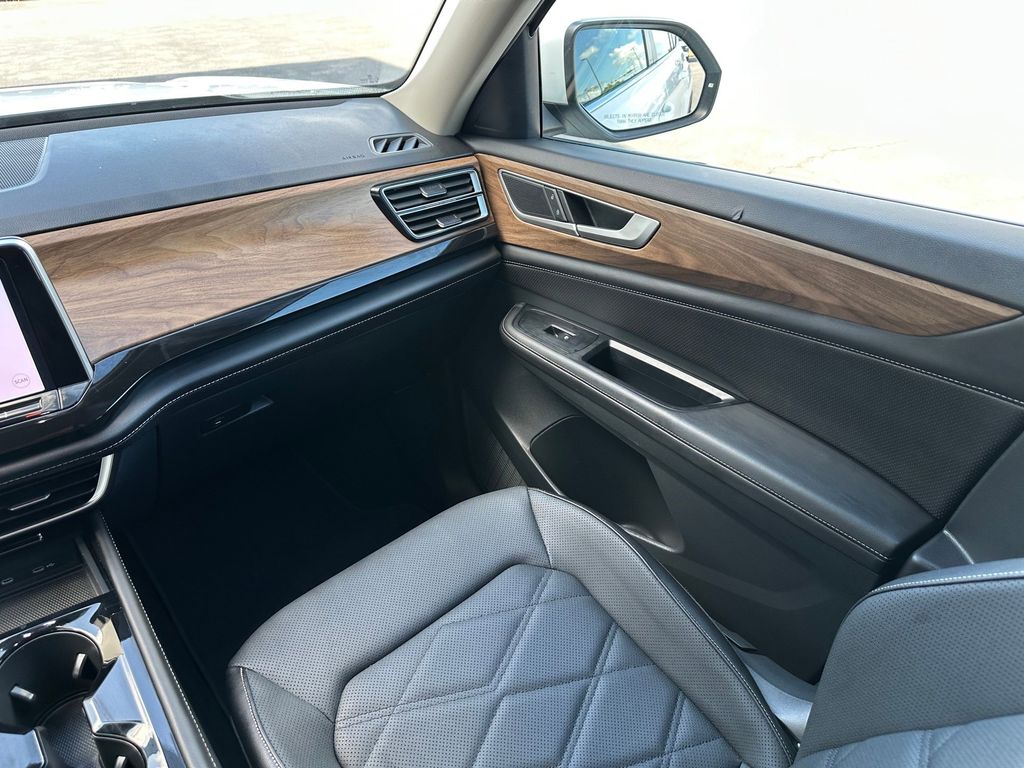 Used Car 2025 Volkswagen Atlas  2.0t Se W/technology For Sale Under $35,000 In Austin, Texas