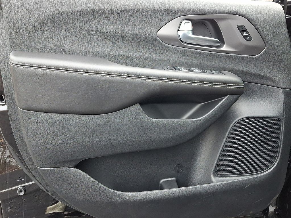 New 2026 Chrysler Pacifica Van