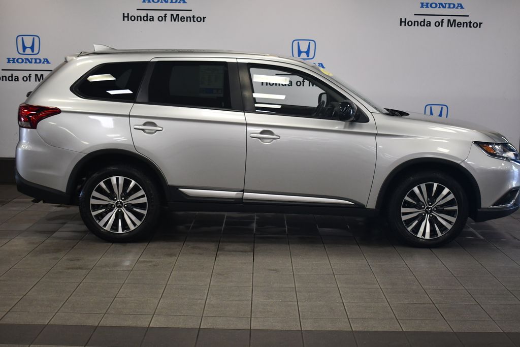 Thumbnail: 2019 Mitsubishi Outlander - 8