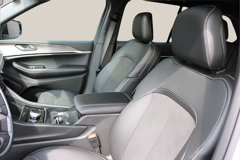 New 2026 White Jeep Altitude image 11