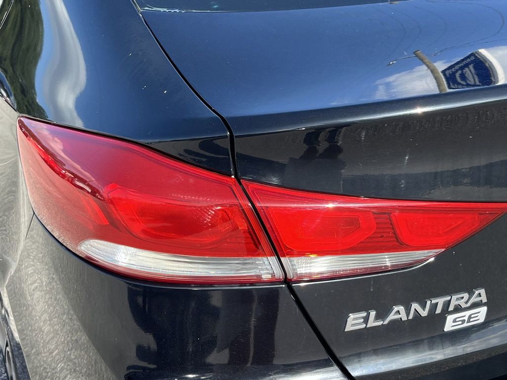 2017 Hyundai Elantra SE 10