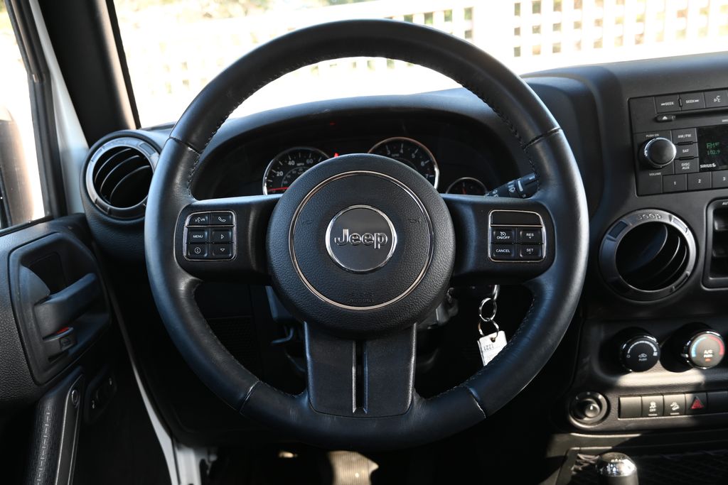 Thumbnail: 2015 Jeep Wrangler - 12