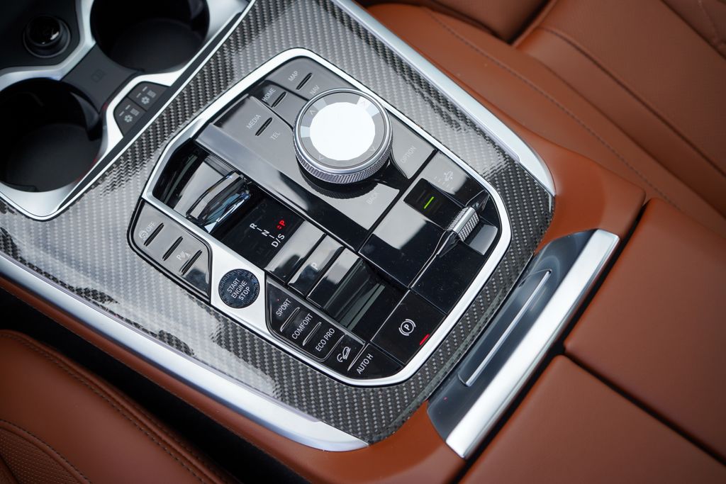 Thumbnail: 2026 BMW X7 - 17