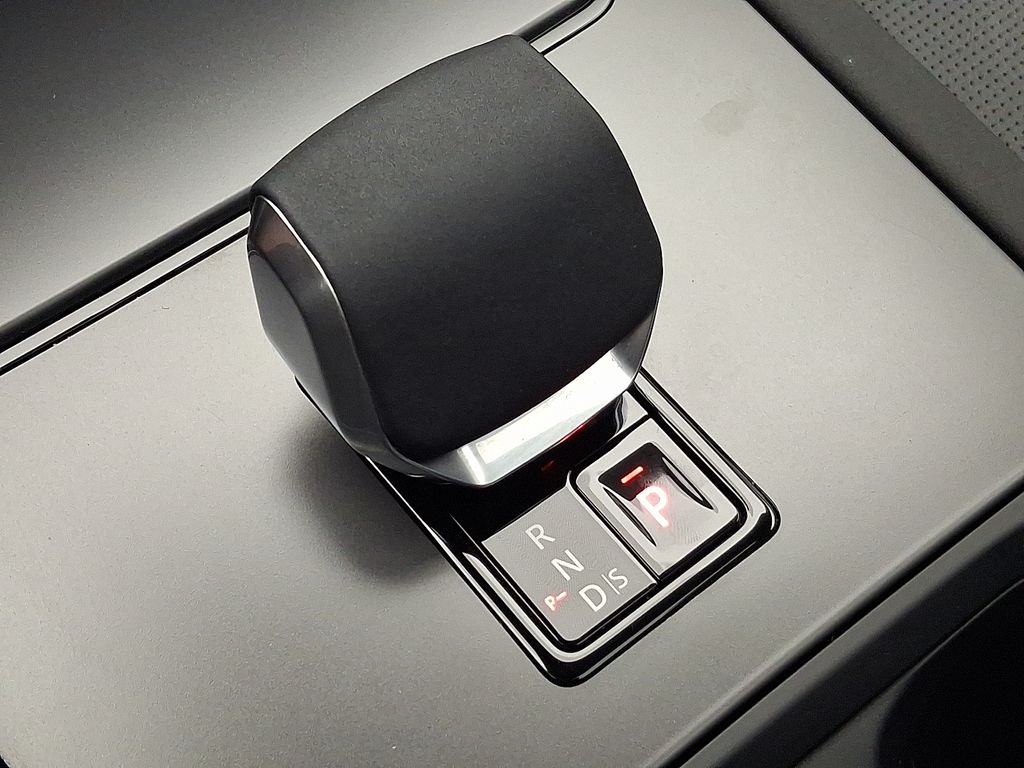 Thumbnail: 2025 Land Rover Discovery Sport - 16
