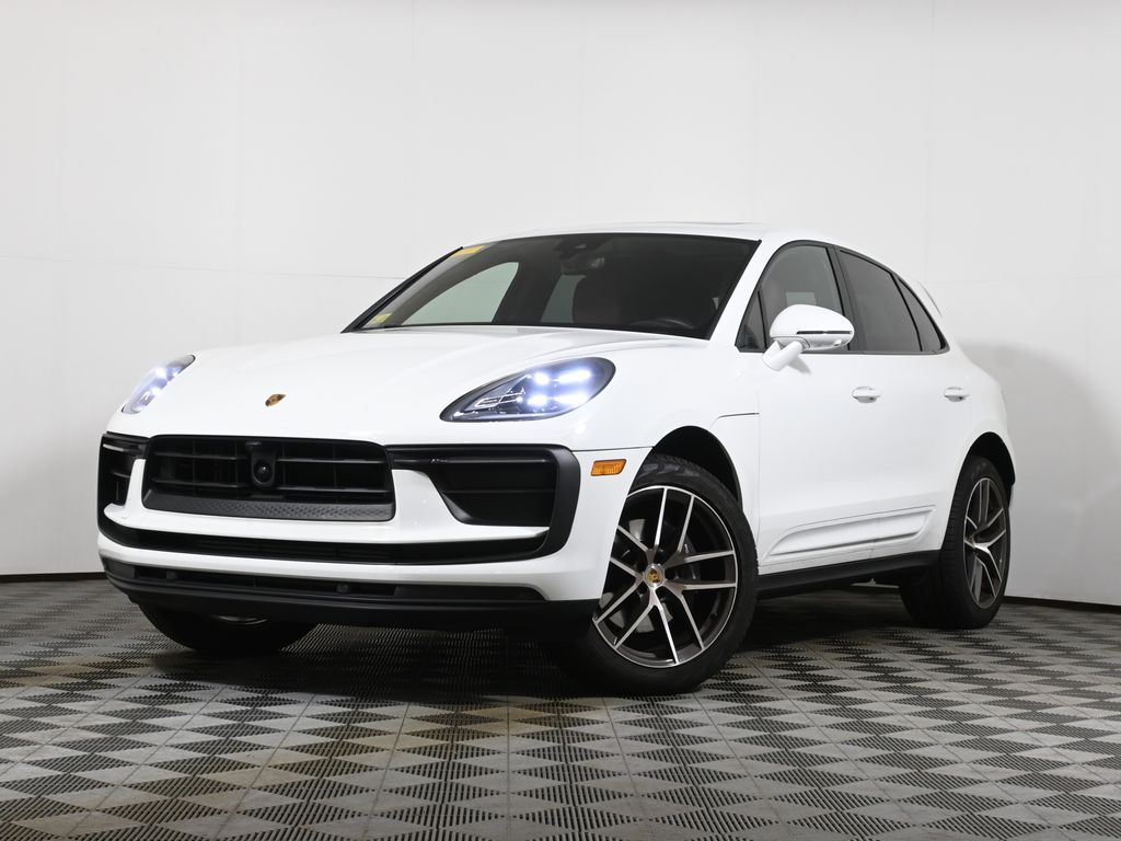 Thumbnail: 2024 Porsche Macan - 1