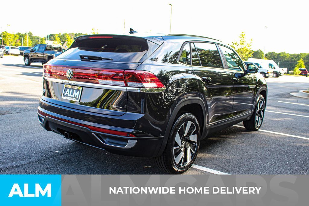 Used 2025 Black Volkswagen 2.0T SE w/Technology image 5