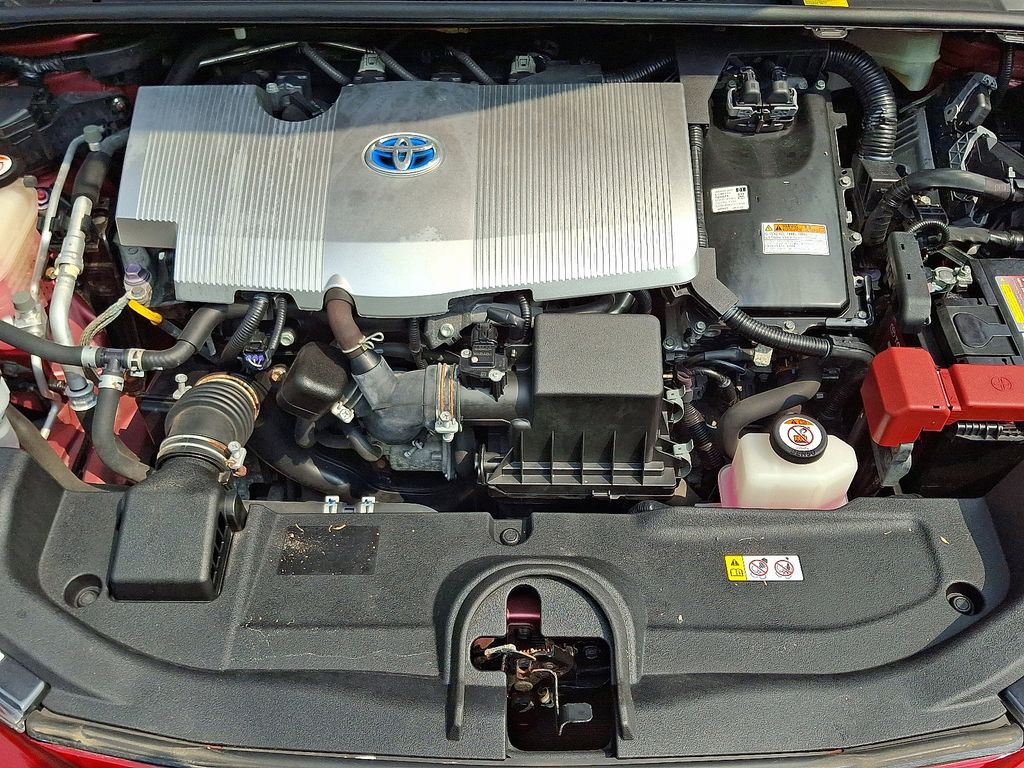 2017 Toyota Prius Four 28