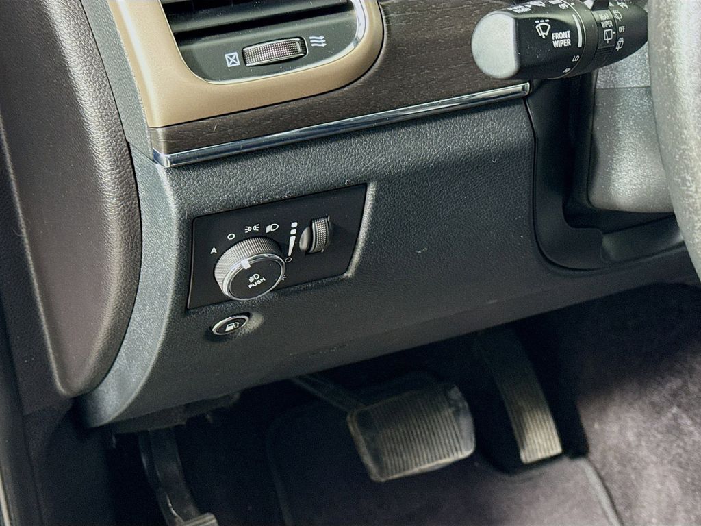 Thumbnail: 2015 Jeep Grand Cherokee - 10