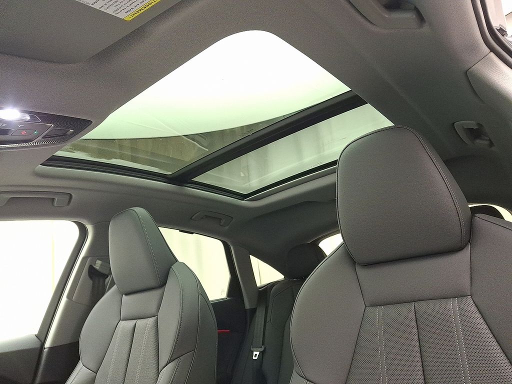 Thumbnail: 2025 Audi Q5 - 9