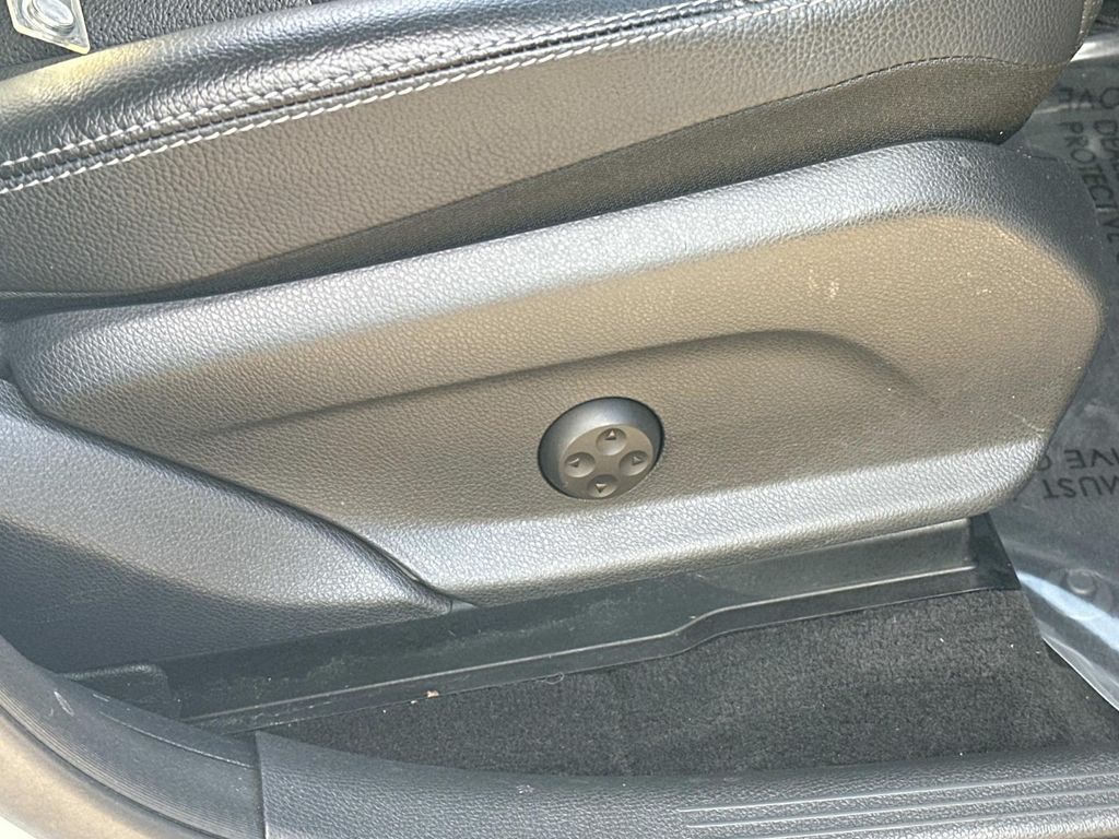 Thumbnail: 2016 Mercedes-Benz GLC - 21