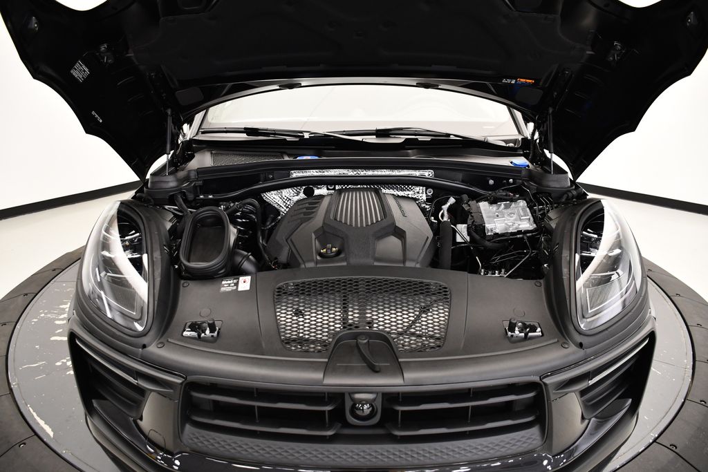 Thumbnail: 2025 Porsche Macan - 14