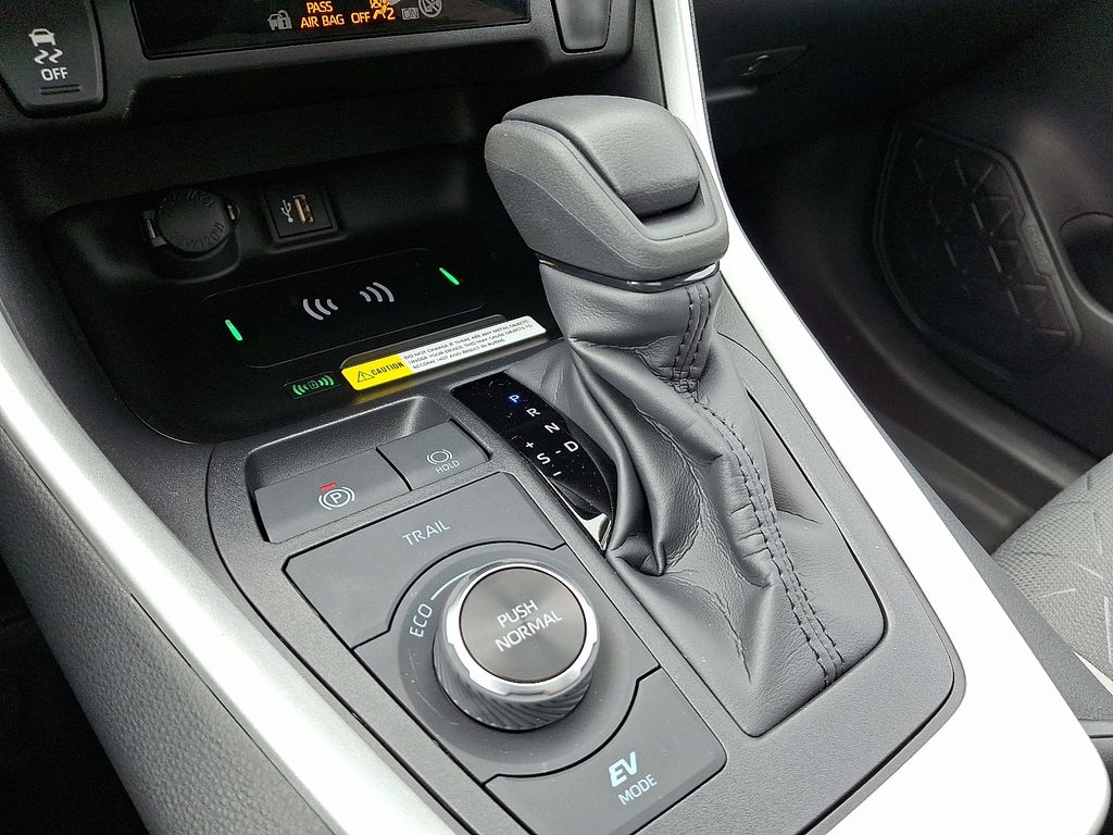 Thumbnail: 2025 Toyota RAV4 - 16