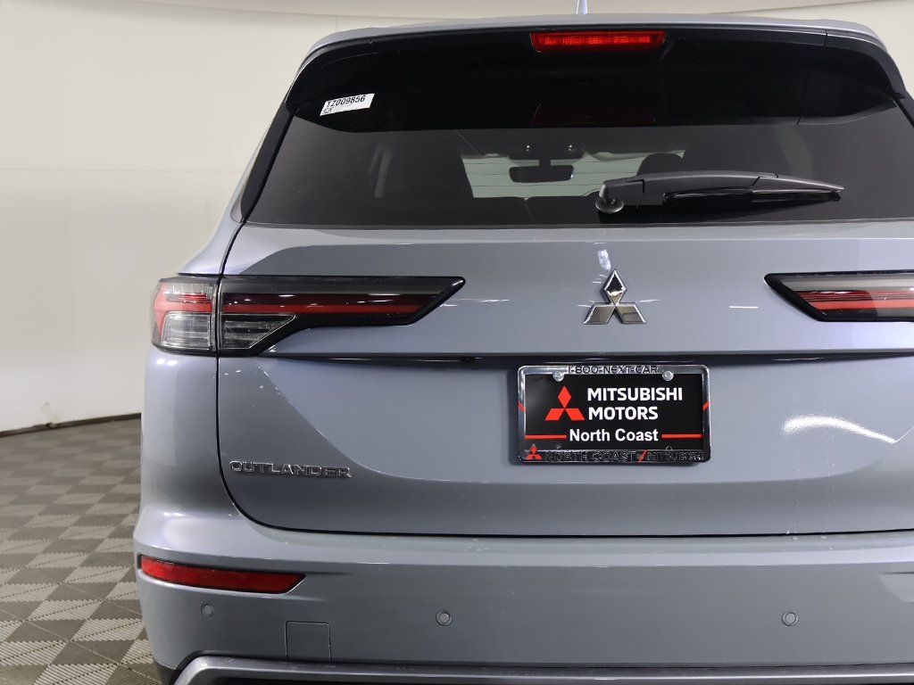 New 2026 Gray Mitsubishi SE image 17