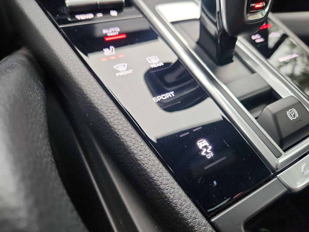 Thumbnail: 2021 Porsche Cayenne - 25