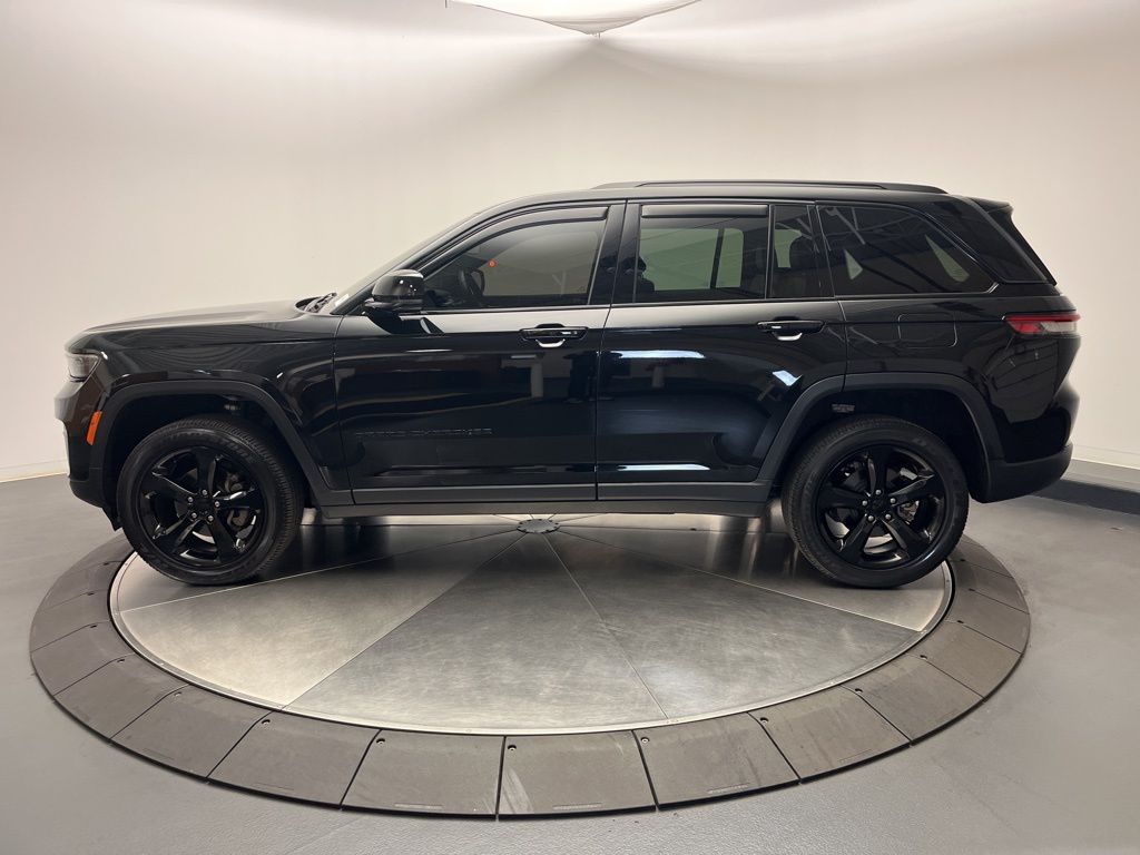 Thumbnail: 2022 Jeep Grand Cherokee - 2