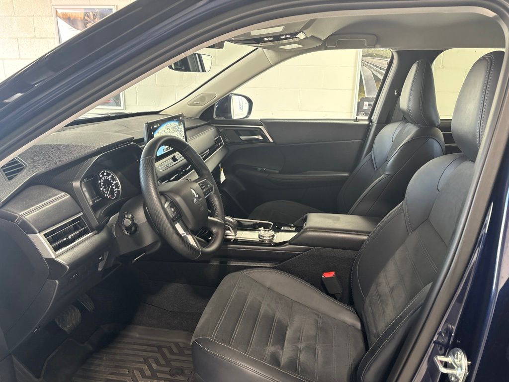 Used 2025 Mitsubishi Outlander SUV