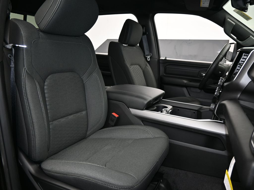 New 2026 Diamond Black Crystal Pearlcoat Ram Express image 37