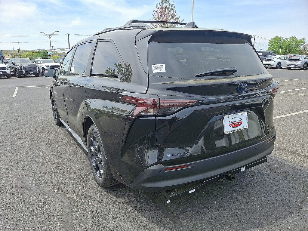 2025 Toyota Sienna L 3