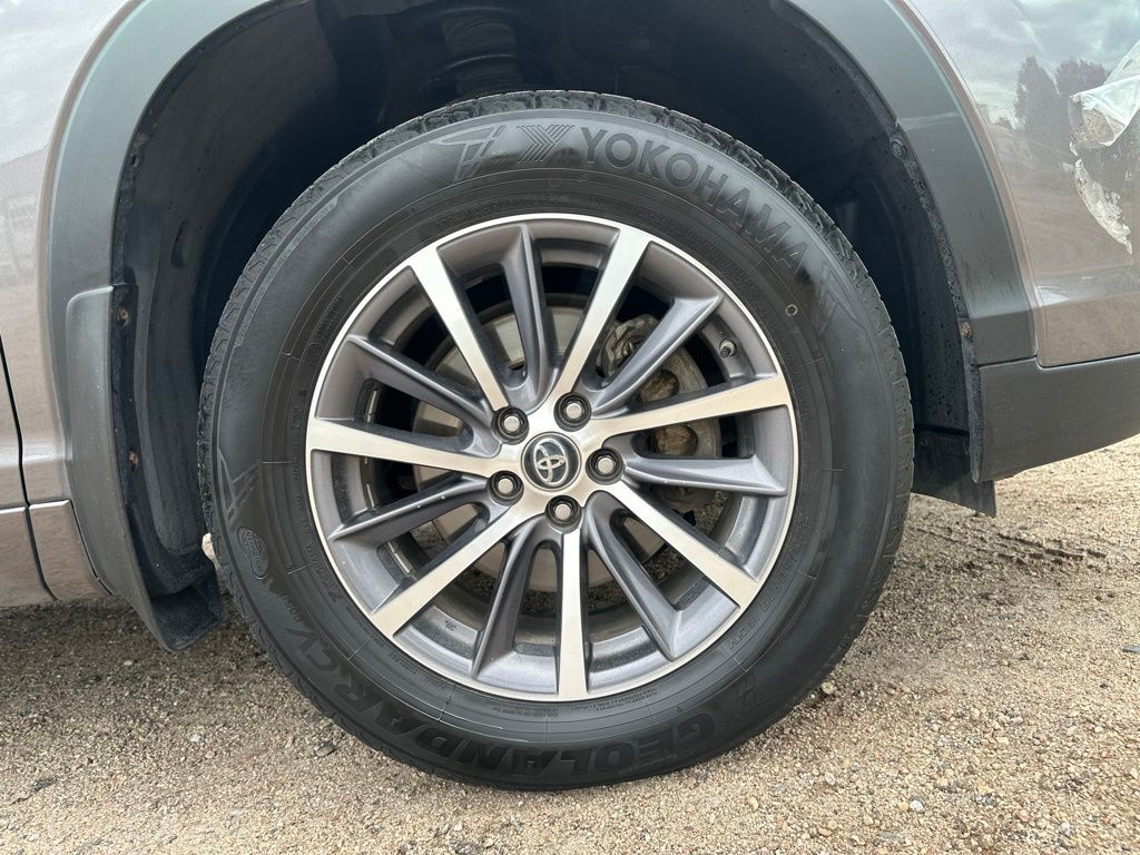 Used 2017 Toyota Highlander SUV
