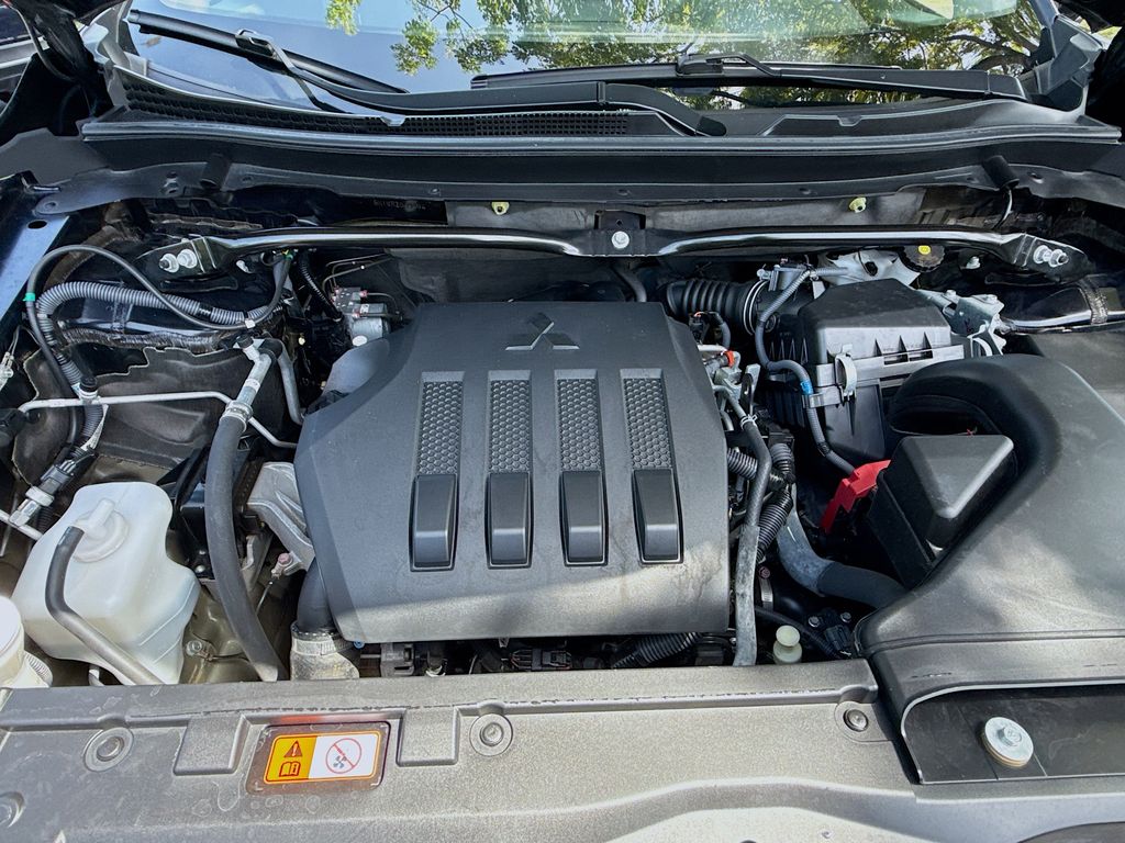 Used 2024 Black Mitsubishi LE image 28