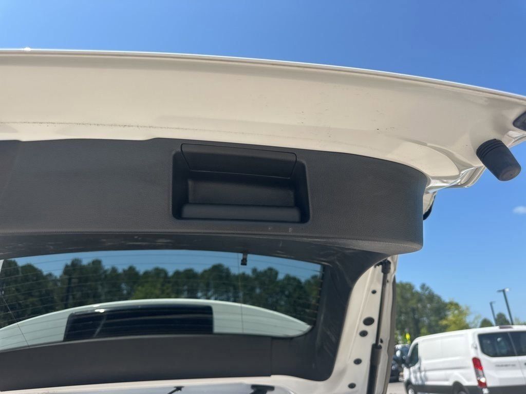 2022 Oxford White Ford Escape SE FWD SUV
