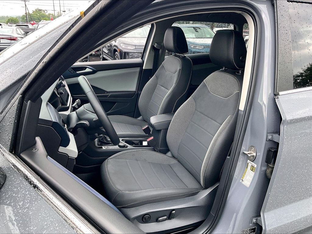 2023 Volkswagen Taos — photo 9