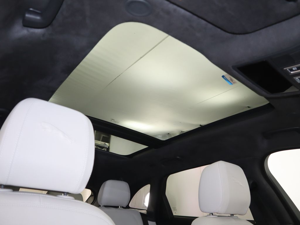 Thumbnail: 2023 Jaguar F-Pace - 19