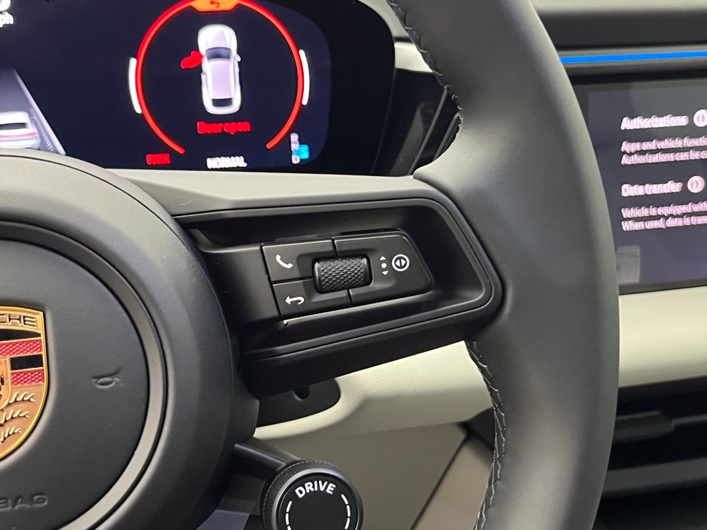 Thumbnail: 2025 Porsche Macan - 14