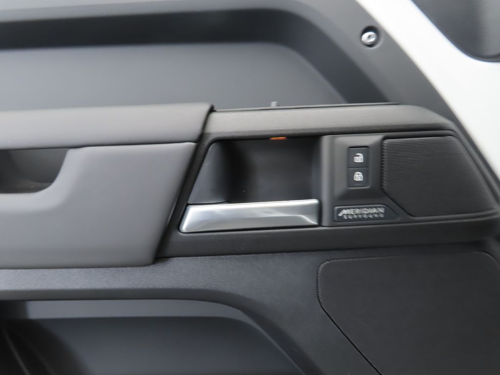 Thumbnail: 2025 Land Rover Defender - 24