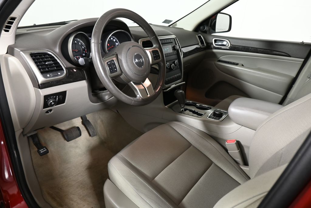 Thumbnail: 2011 Jeep Grand Cherokee - 14