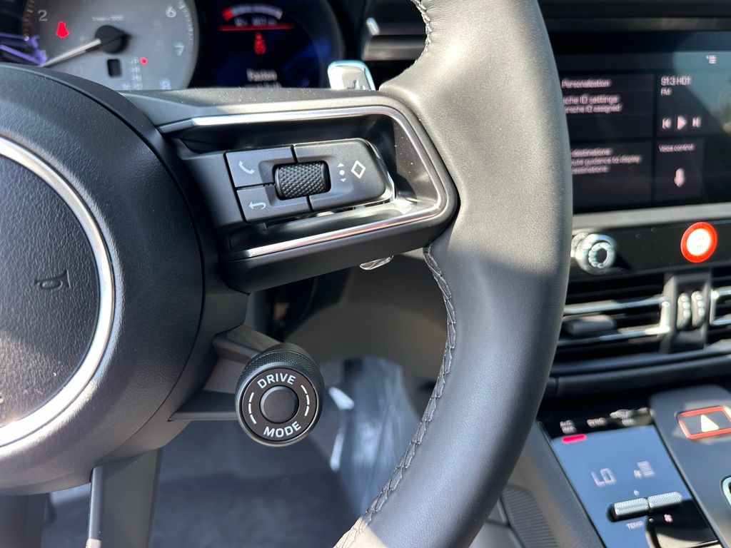 Thumbnail: 2026 Porsche Macan - 18