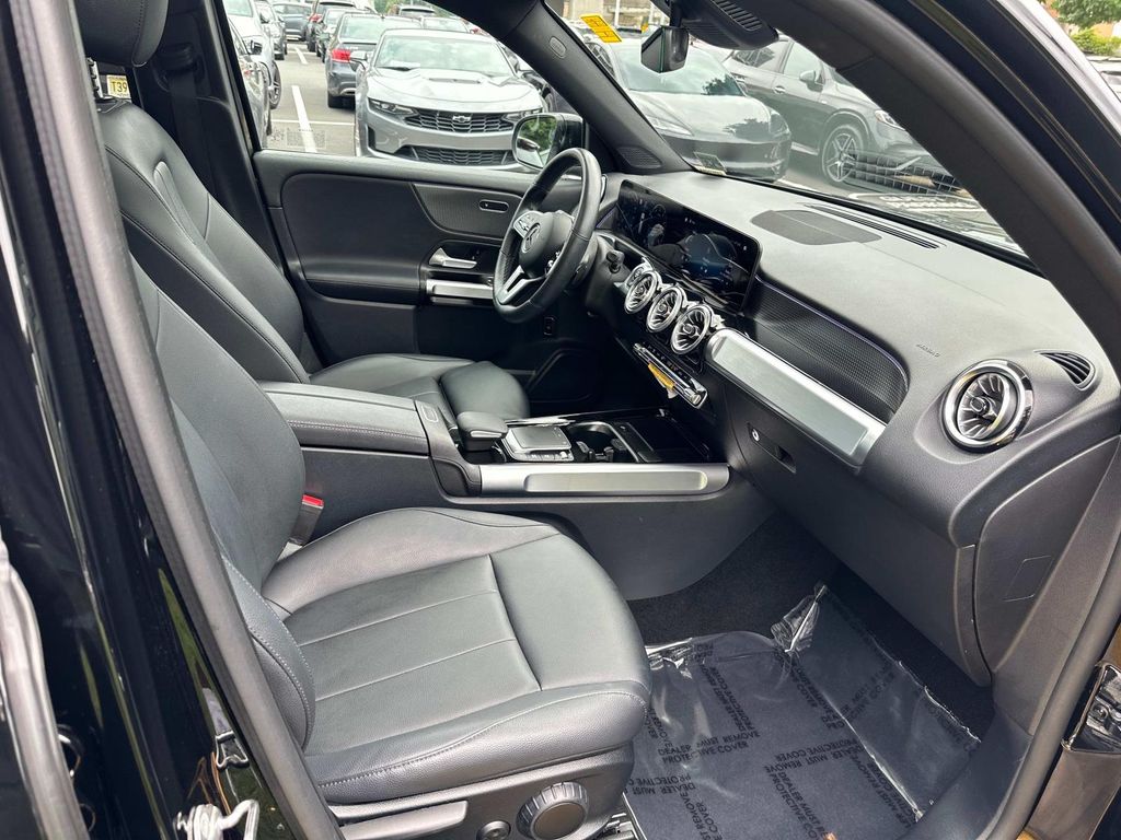 Thumbnail: 2022 Mercedes-Benz GLB - 23